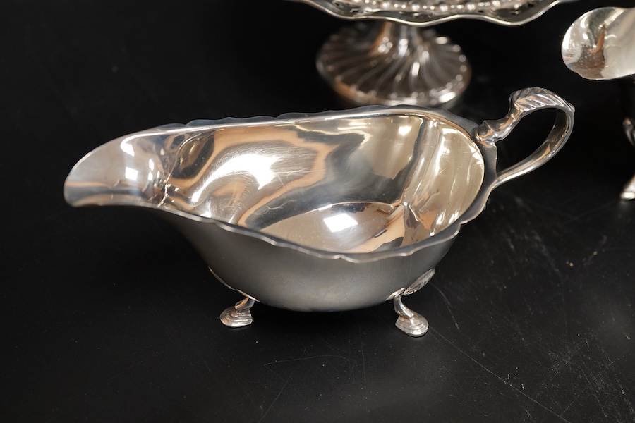 A late Victorian repousse silver bonbon dish, Kemp Bros. London, 1897, diameter 15.1cm, together with two silver sauceboats, 10oz.